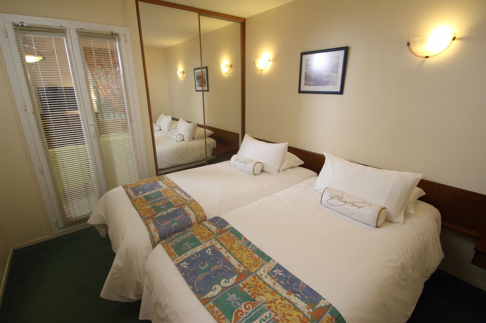Karma Manoir Des Deux Amants Apart otel Connelles Dış mekan fotoğraf
