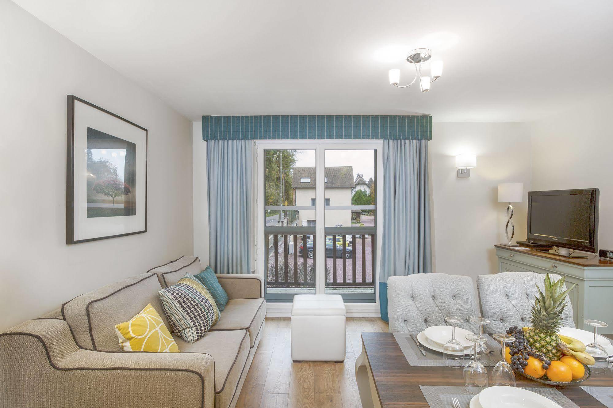 Karma Manoir Des Deux Amants Apart otel Connelles Dış mekan fotoğraf