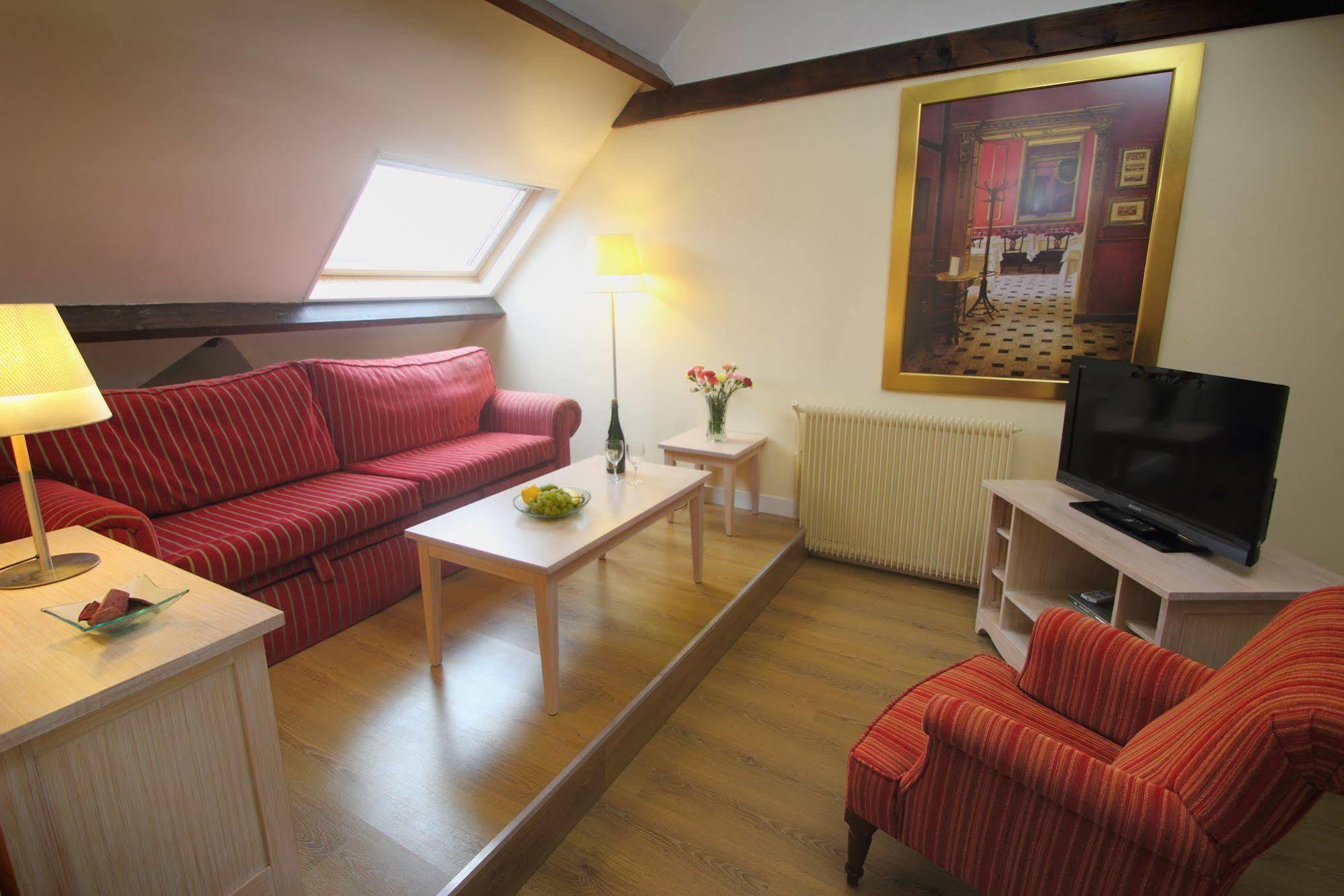 Karma Manoir Des Deux Amants Apart otel Connelles Dış mekan fotoğraf
