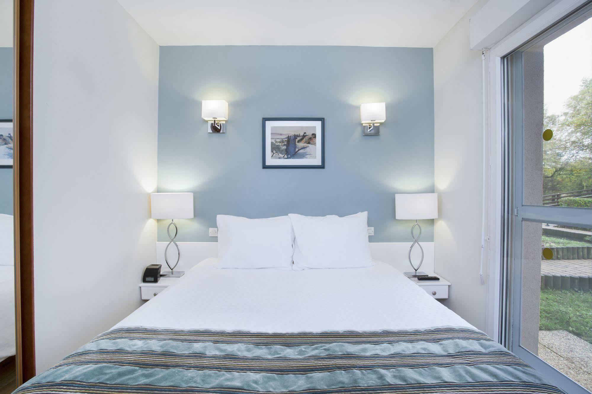 Karma Manoir Des Deux Amants Apart otel Connelles Dış mekan fotoğraf