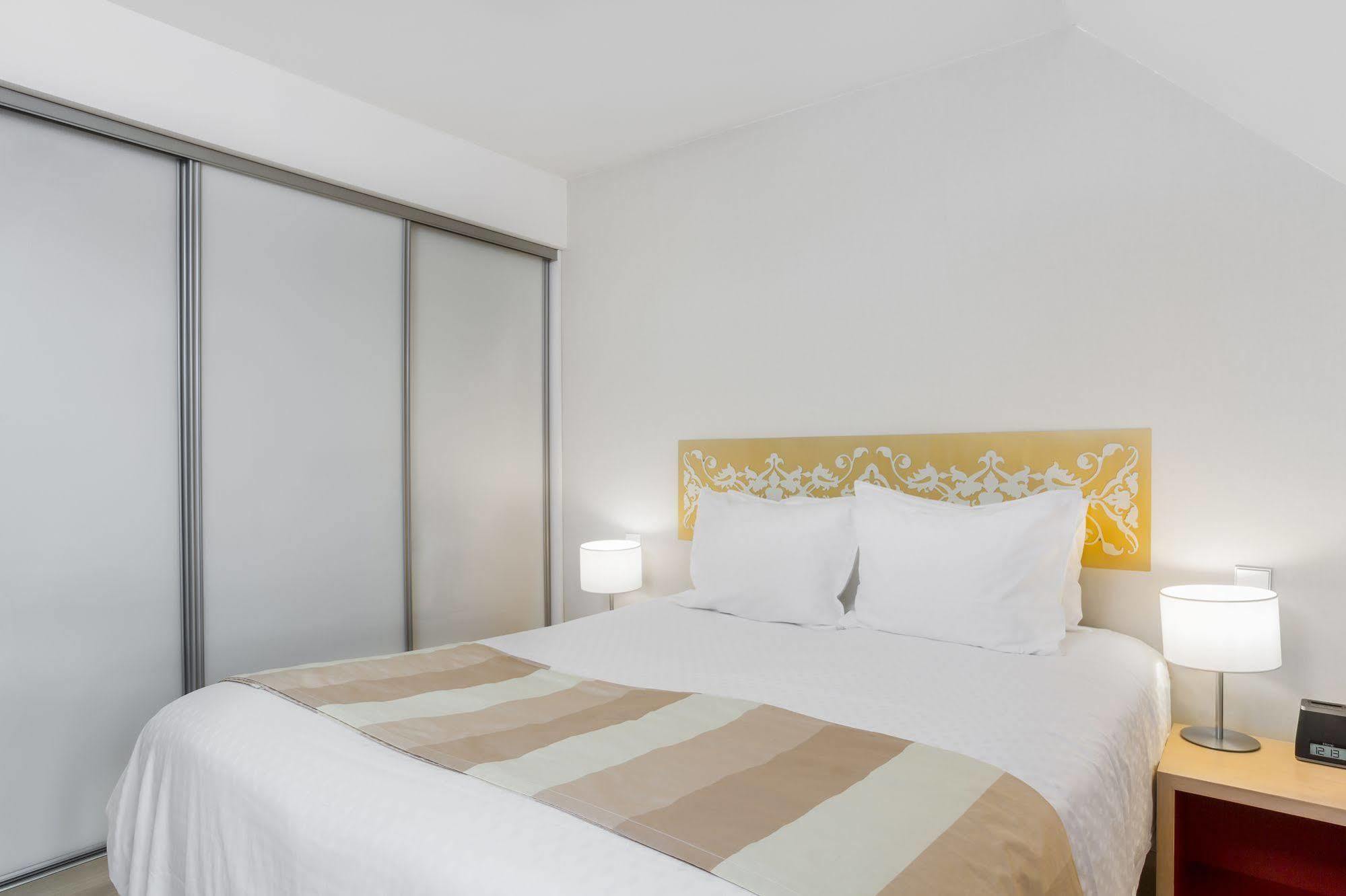 Karma Manoir Des Deux Amants Apart otel Connelles Dış mekan fotoğraf