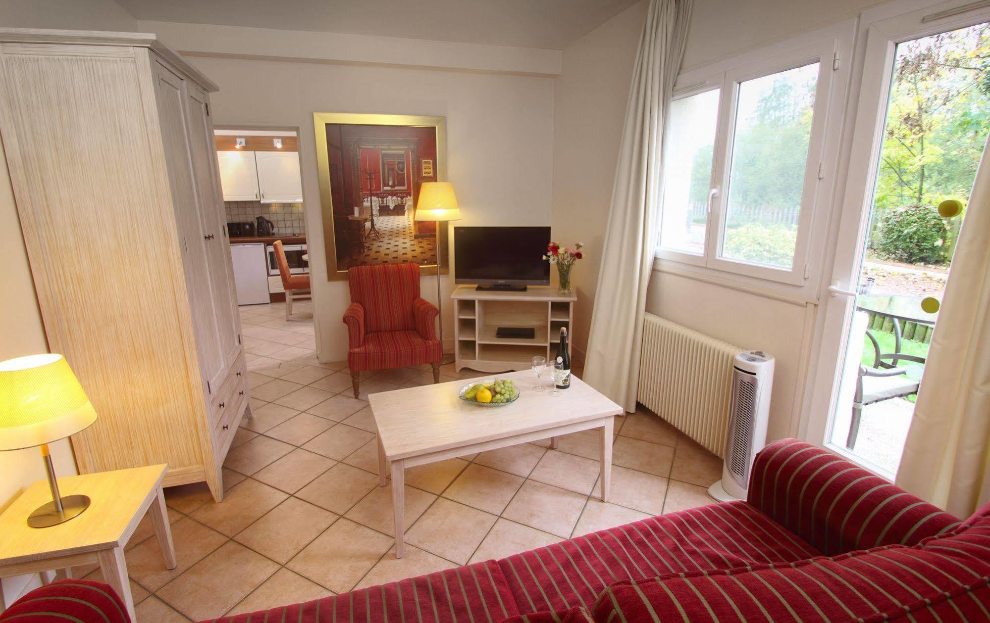Karma Manoir Des Deux Amants Apart otel Connelles Dış mekan fotoğraf