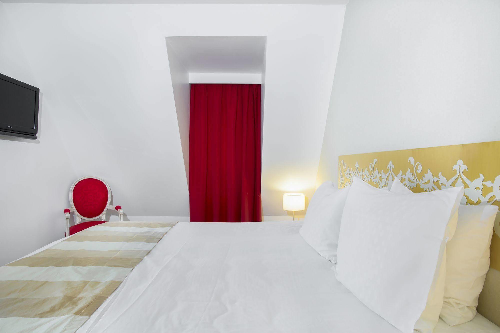Karma Manoir Des Deux Amants Apart otel Connelles Dış mekan fotoğraf
