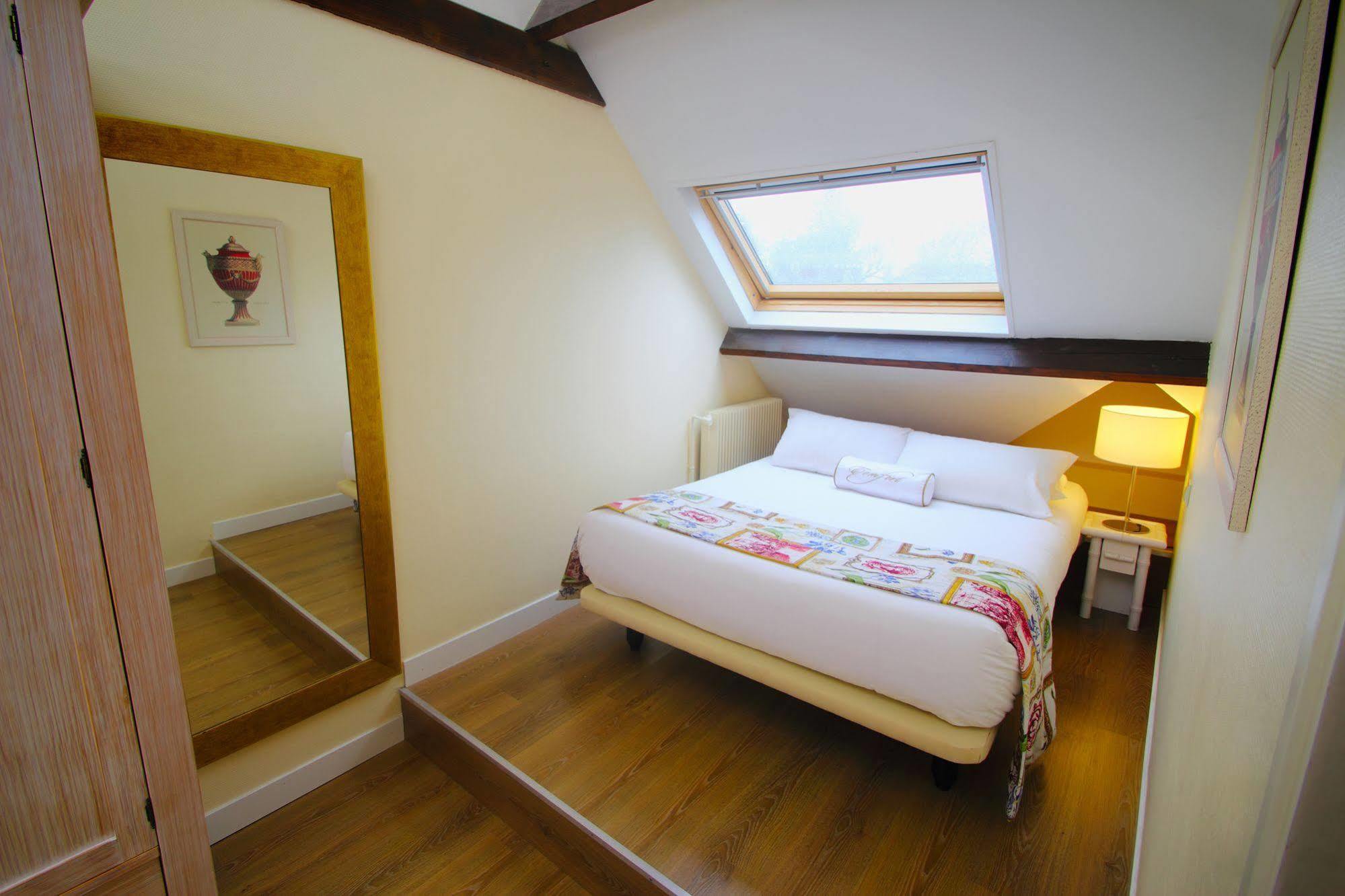 Karma Manoir Des Deux Amants Apart otel Connelles Dış mekan fotoğraf
